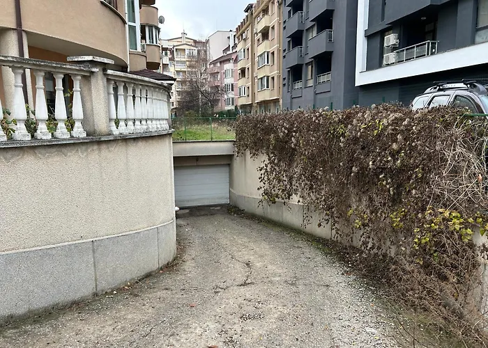 Nice, Spacious And Cozy Apartment