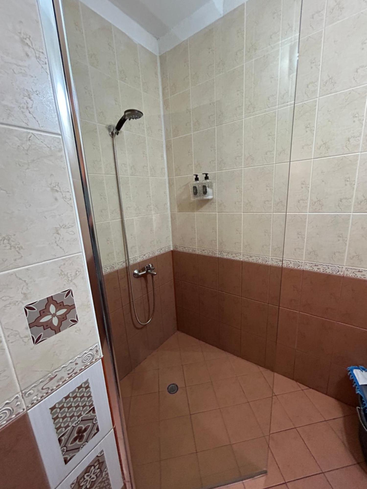 Nice, Spacious And Cozy Апартамент *