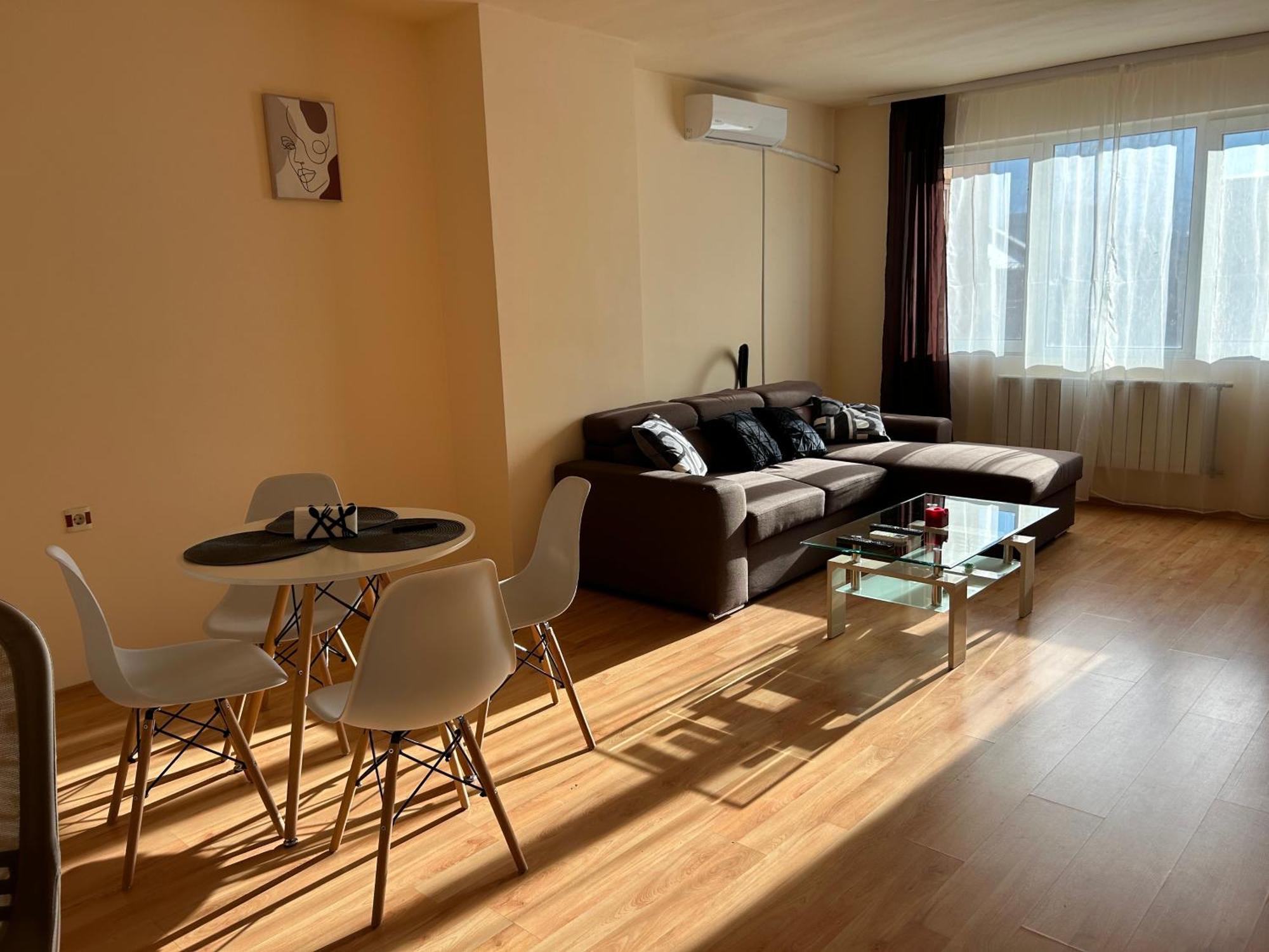 Nice, Spacious And Cozy Апартамент *